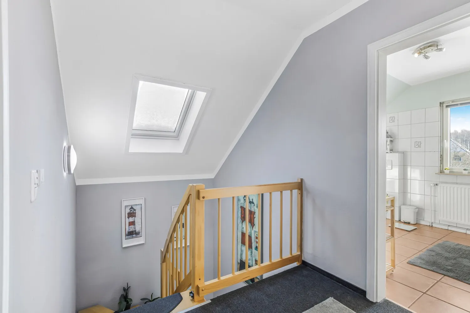 Flur und Treppe DG