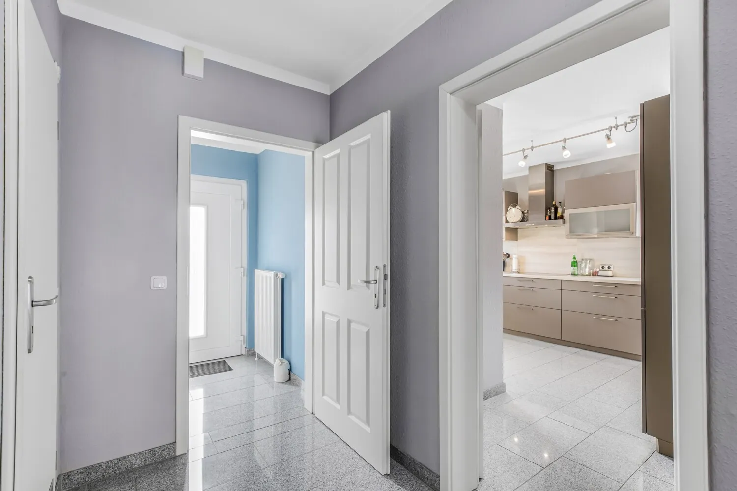 Ein schönes Zuhause für Ihre Familie – moderne Ausstattung, Garten, Stellplätze!