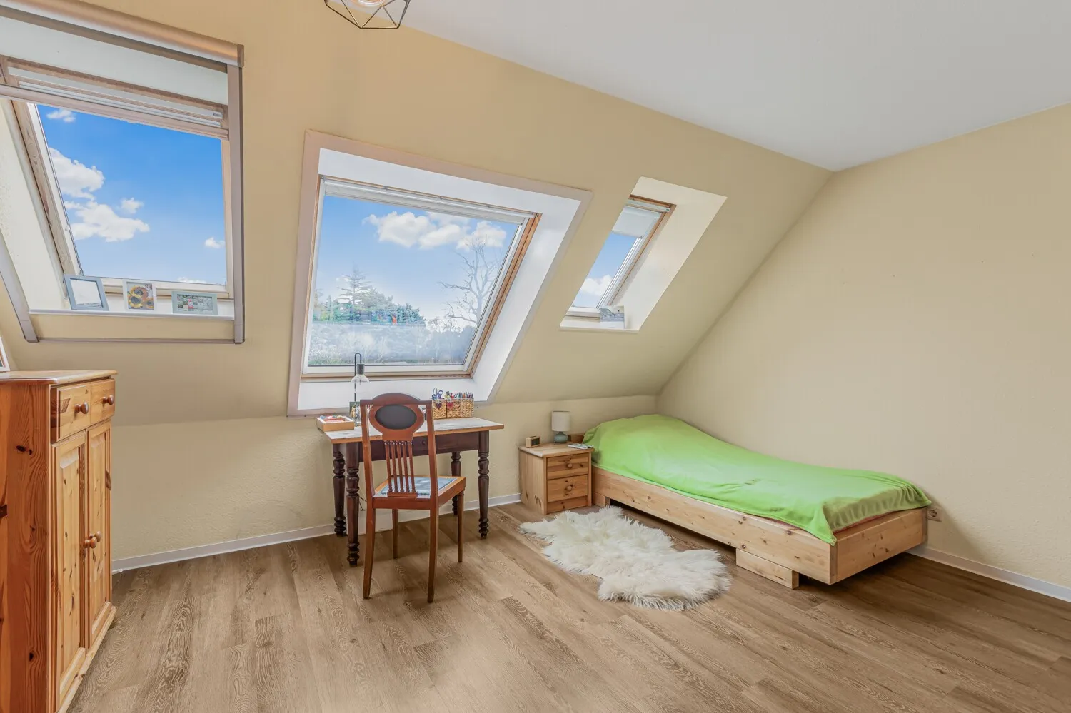Schlafzimmer 1