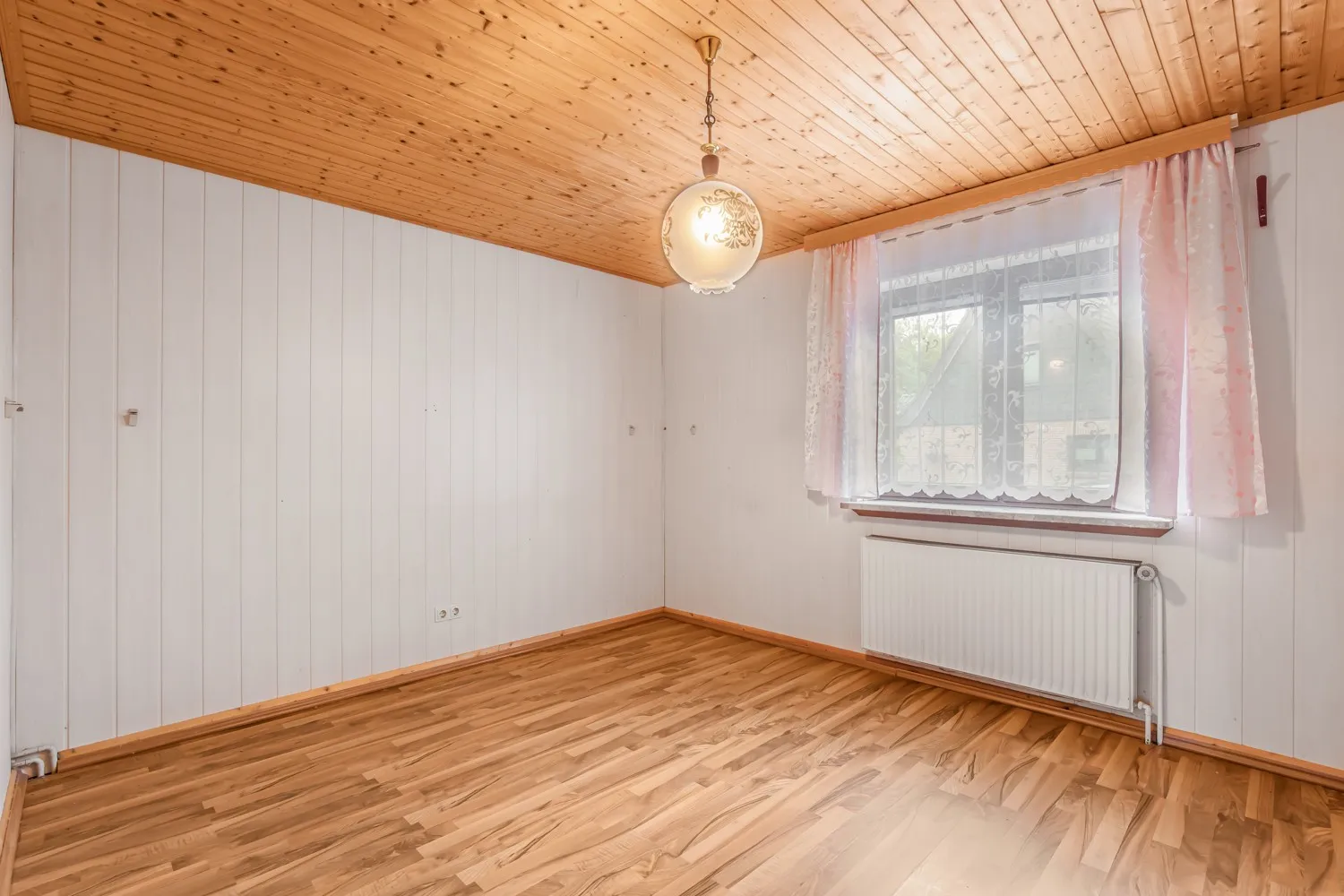 Arbeits- / Schlafzimmer / EG