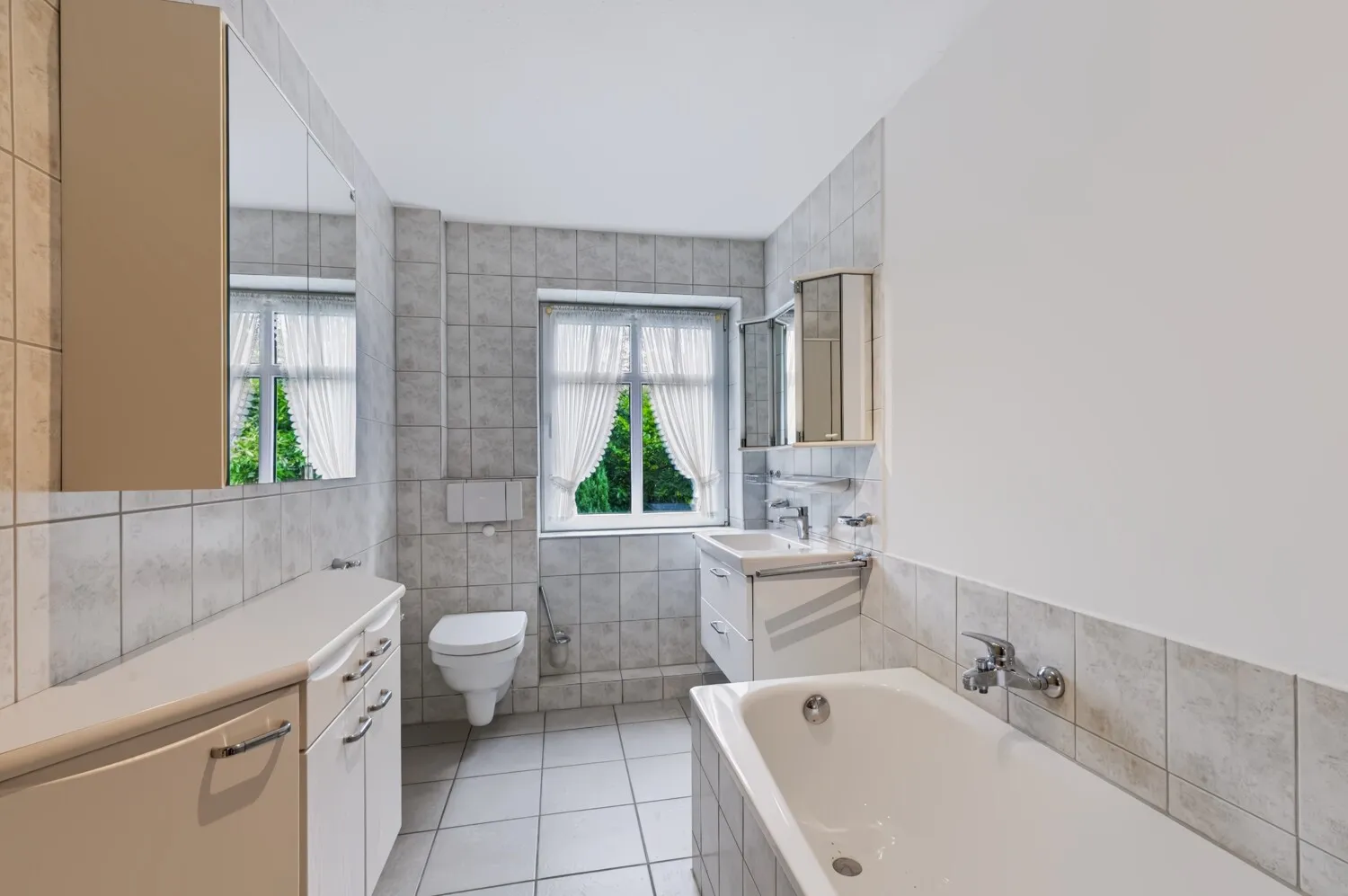 Badezimmer Ansicht I