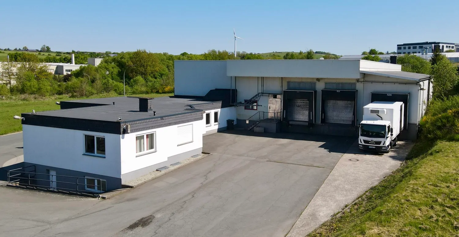 Auslieferung / Bürogebäude