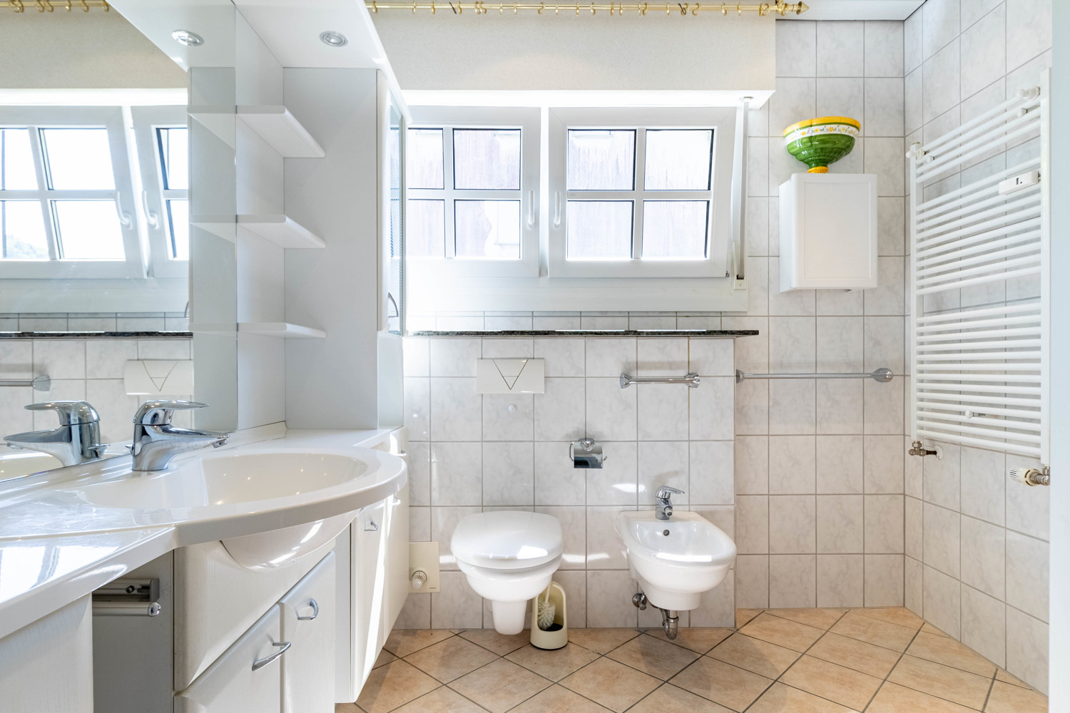 Badezimmer Hauptwohnung