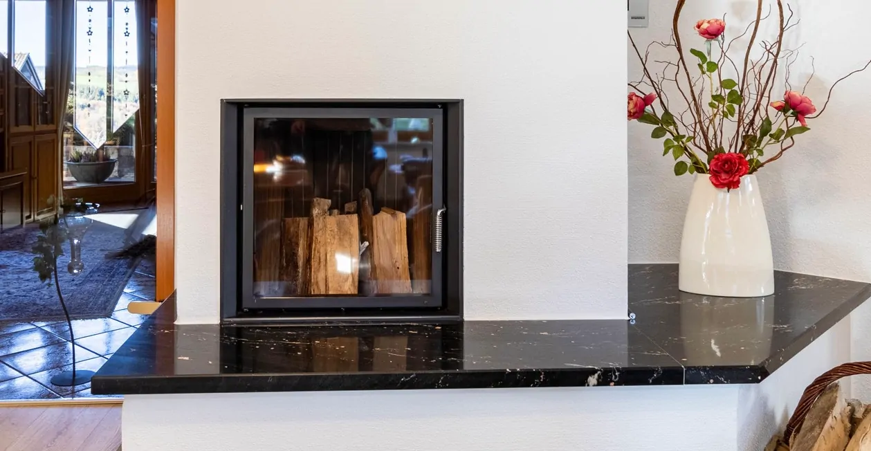 Kaminofen mit Sitzbank