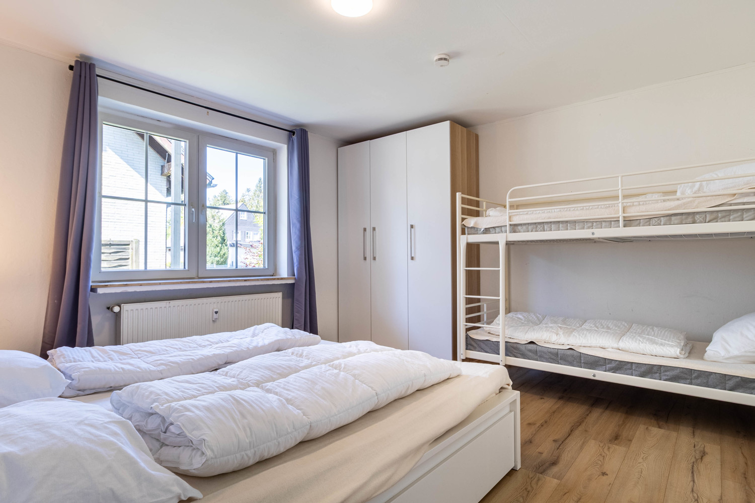 Schlafzimmer 1