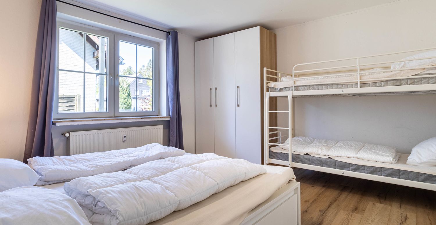 Schlafzimmer 1