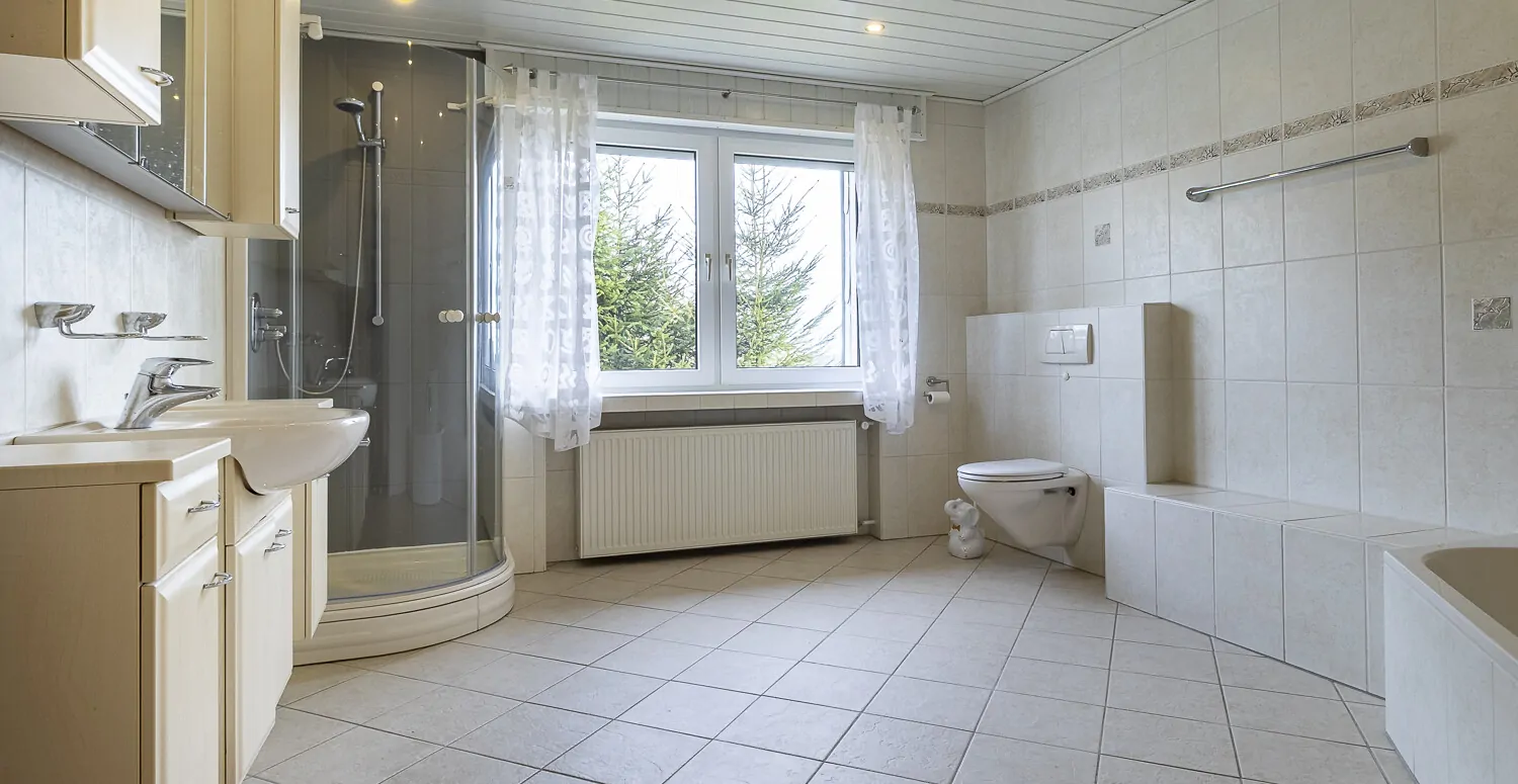Badezimmer Ansicht 2