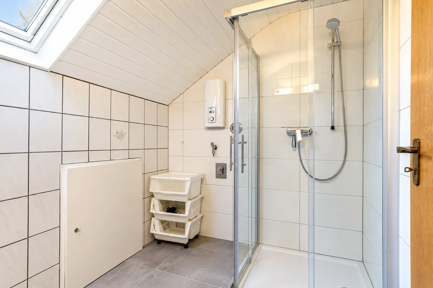 DG Badezimmer Ansicht 1