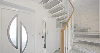 von_poll_real_estate_property_25034044x_image_1