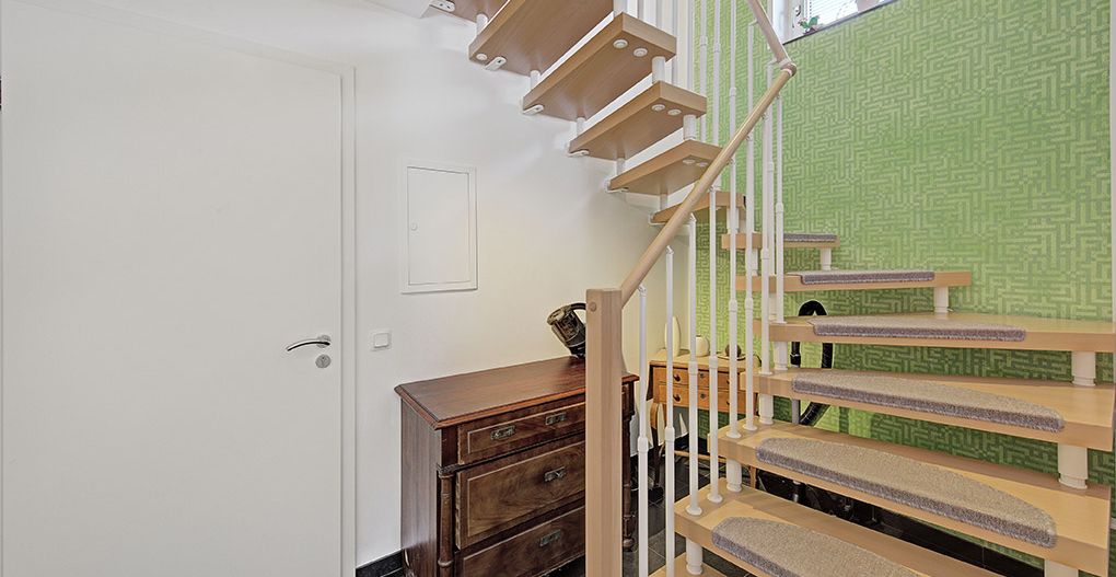 Eingangsbereich mit Treppe ins DG