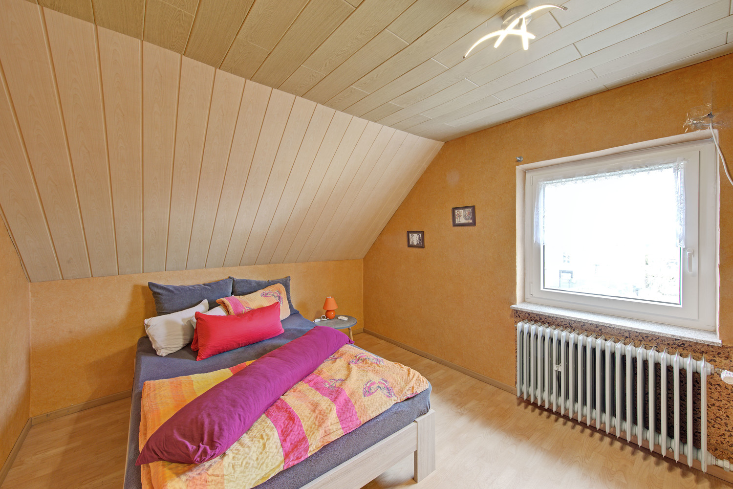 Schlafzimmer DG