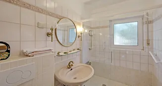 von_poll_real_estate_property_25034043x_image_3