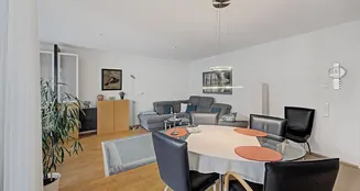 von_poll_real_estate_property_25034082x_image_3