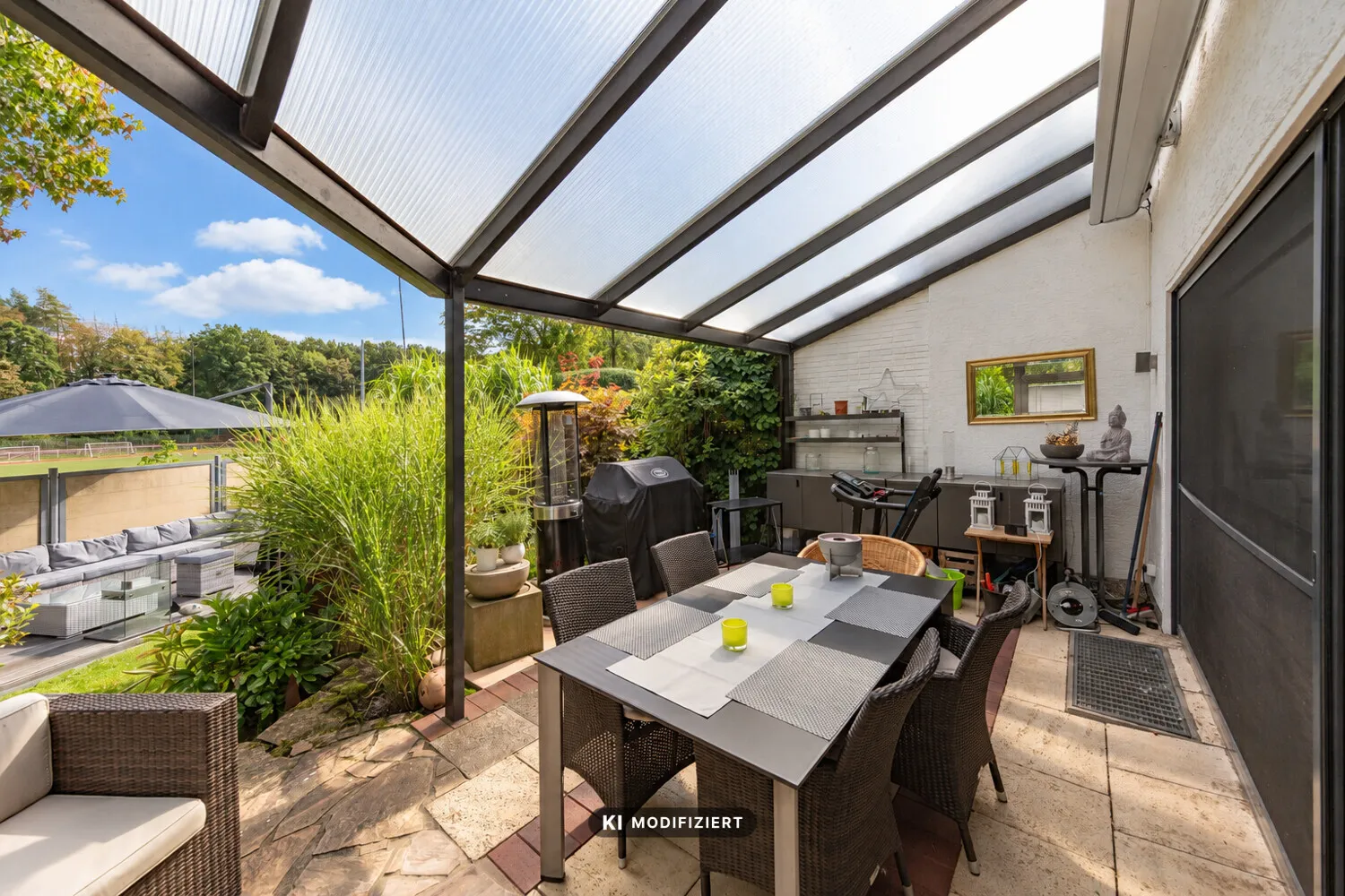 überdachte Terrasse