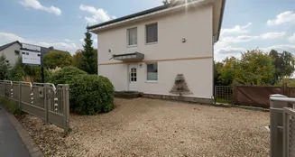 von_poll_real_estate_property_25034083x_image_0