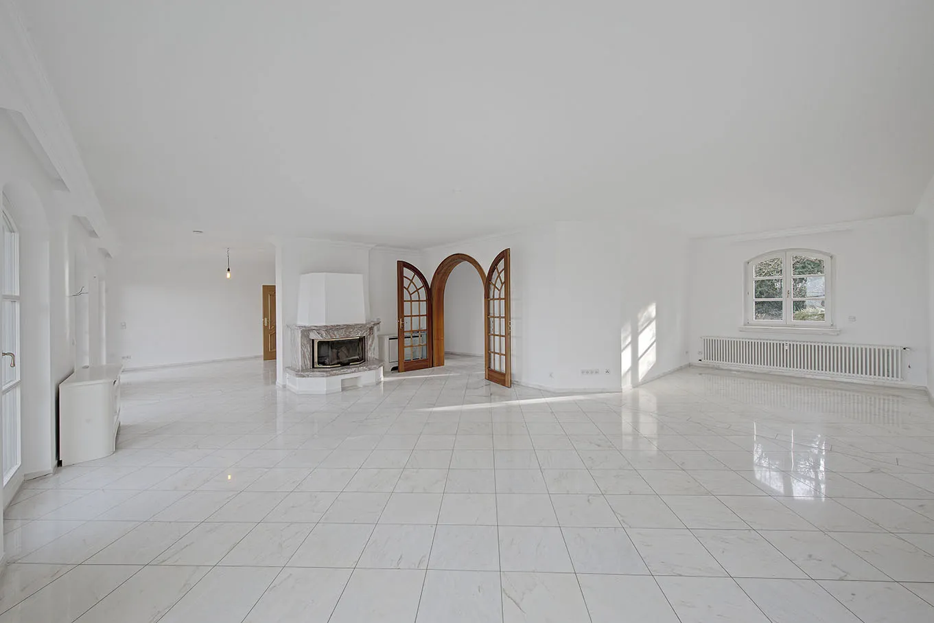 mit Bibliothek auf der rechten Seite