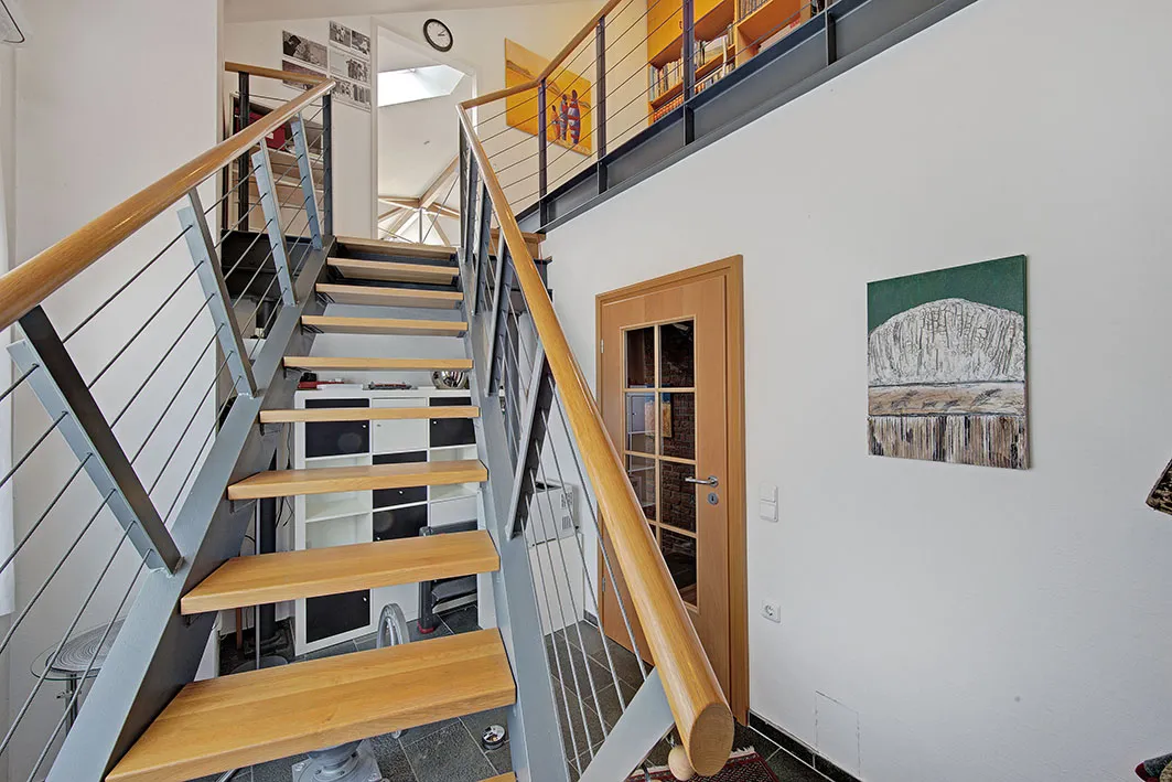 Moderne Treppe ins OG