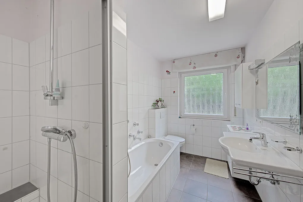 Badezimmer EG
