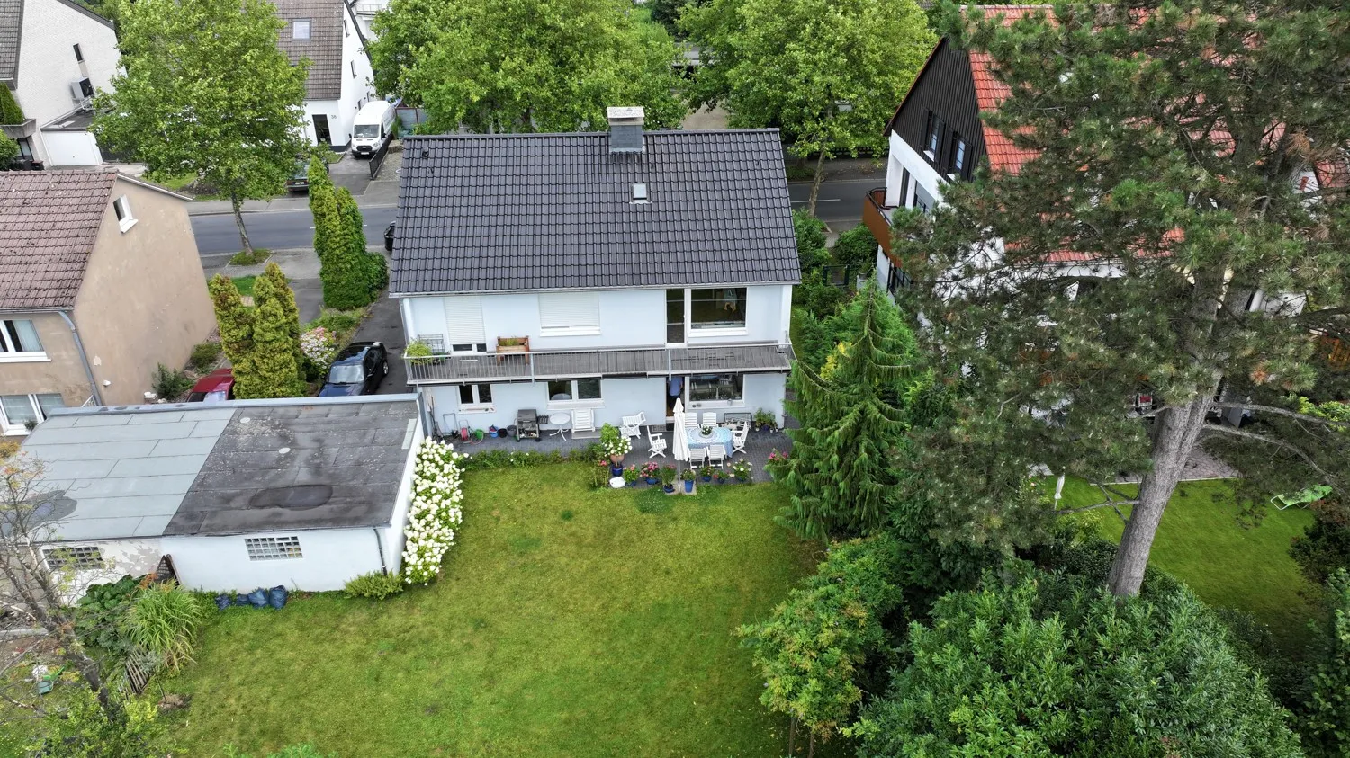 tolles Zweifamilienhaus mit großem Garten