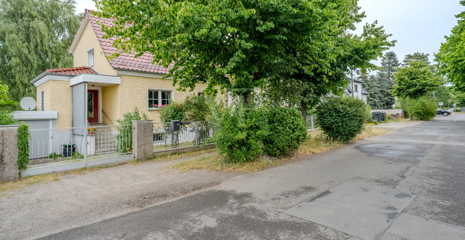 straßenseitige Ansicht