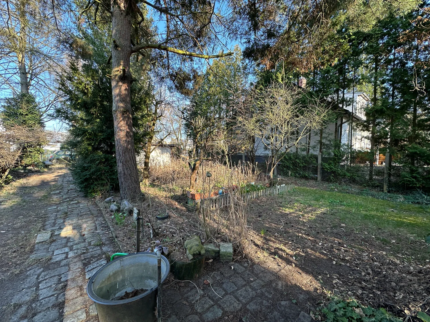 vorderes Grundstück