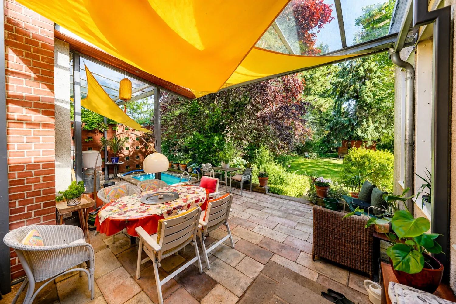 Südterrasse mit Grünblick
