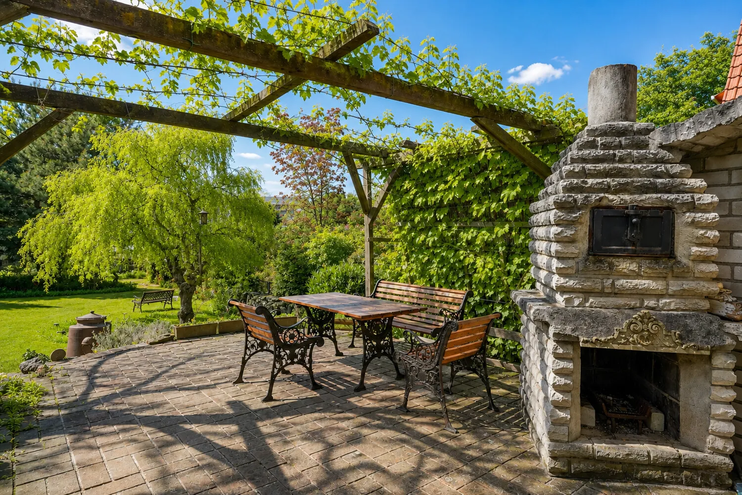 Terrasse mit Grillbereich