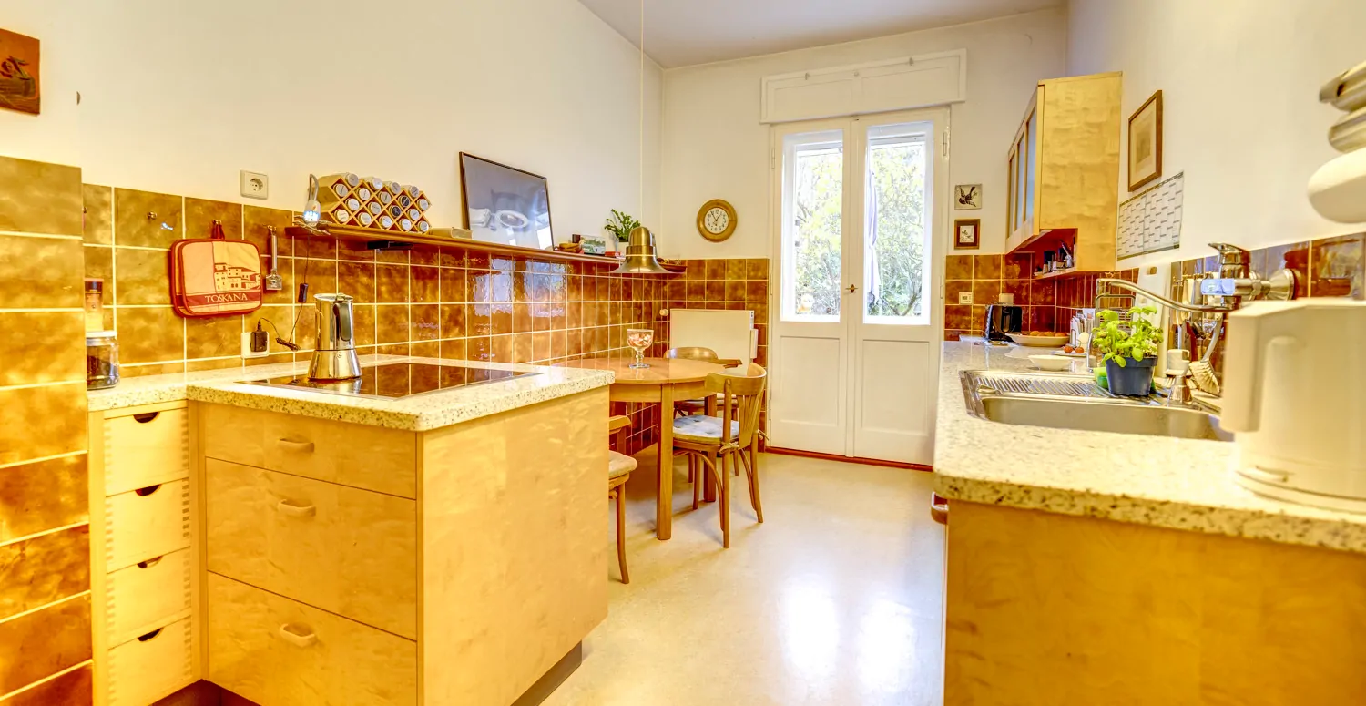 Küche mit Gartenzugang