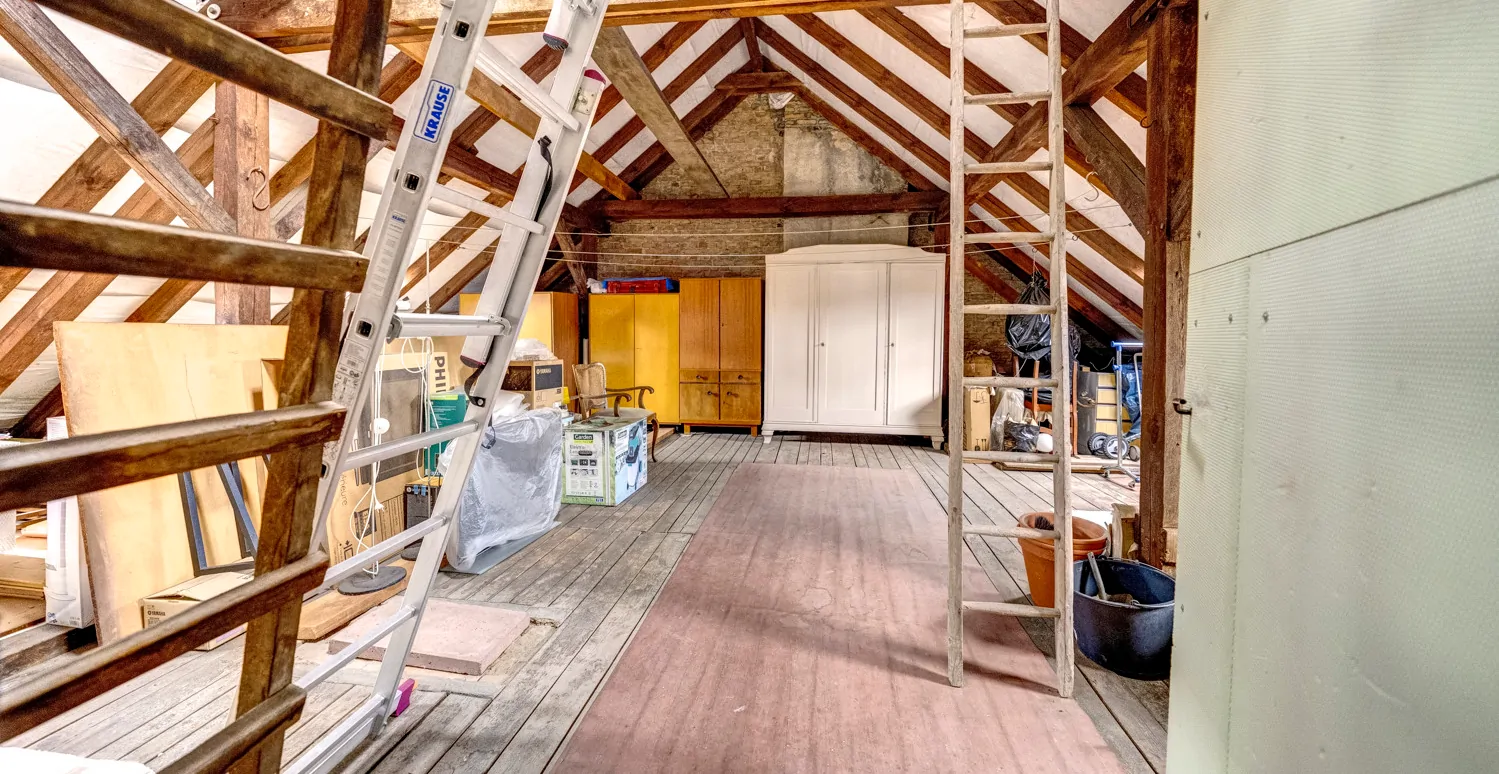 ausbaubarer Dachboden