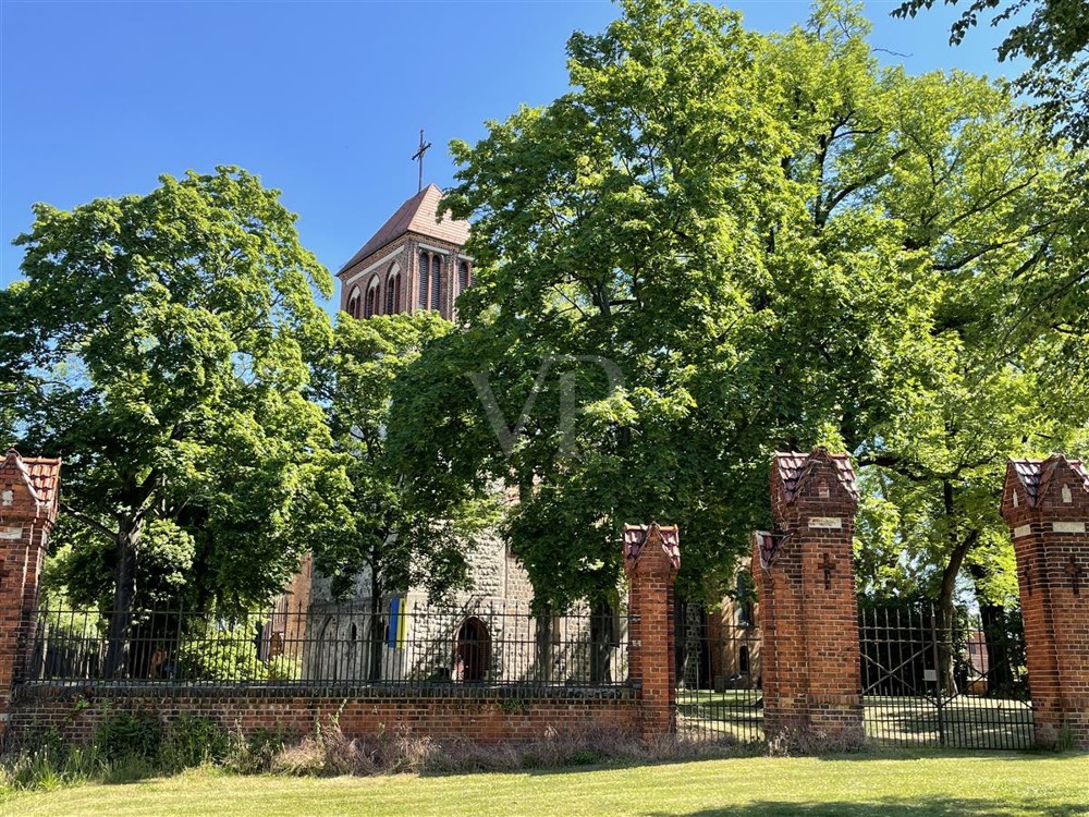 Kirche im Dorf Rosenthal