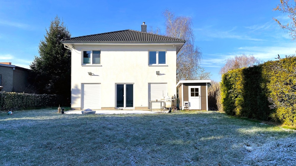 Blick vom Garten zum Haus