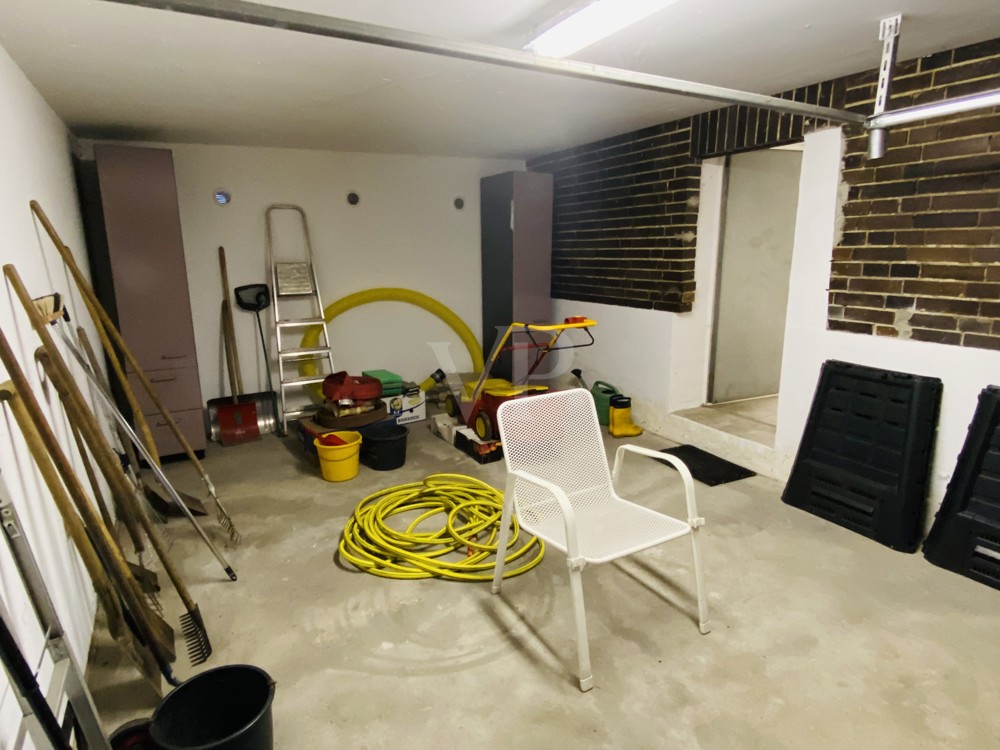Garage mit direktem Zugang zum Keller