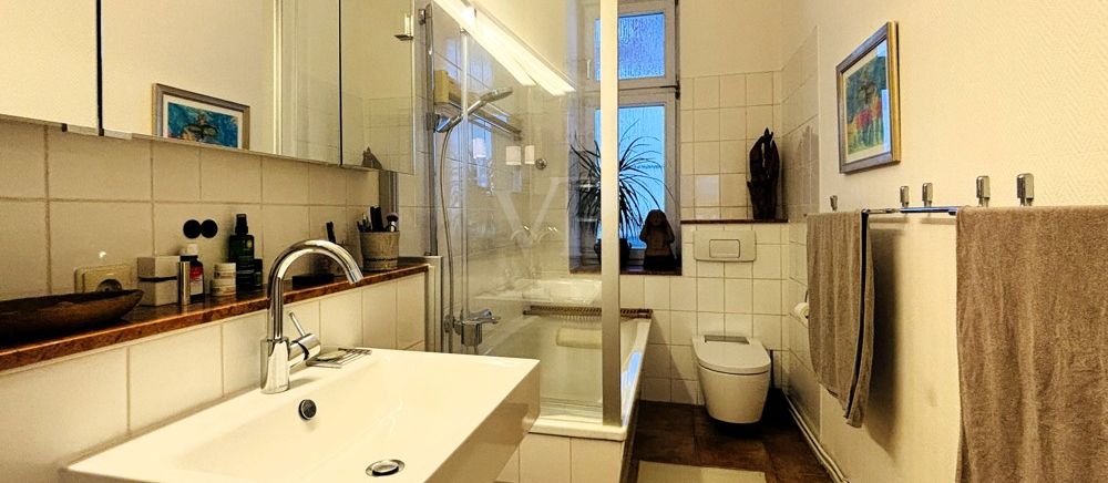 modernes Wannenbad
