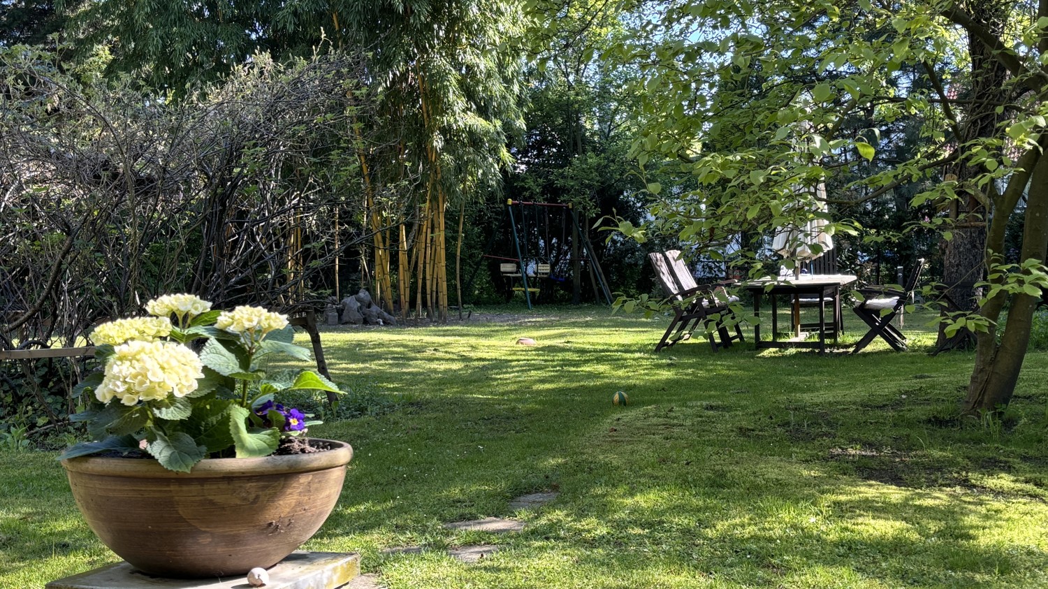 Garten mit Sitzbereich