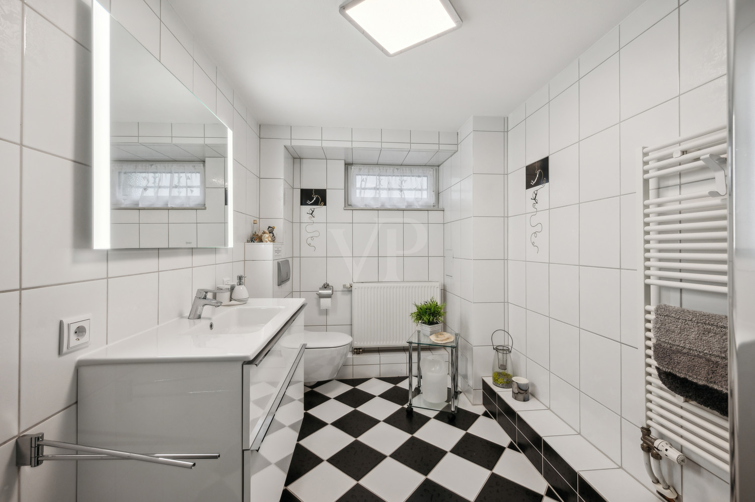 Badzimmer mit Dusche im Souterrain