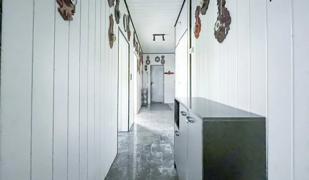 Flur mit Blick zur Garage