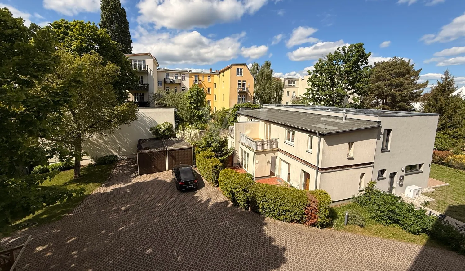 großer Einfahrtsbereich