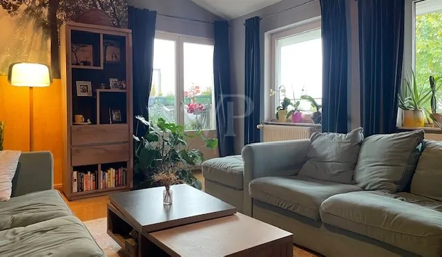 Wohnzimmer mit Zugang zur Terasse