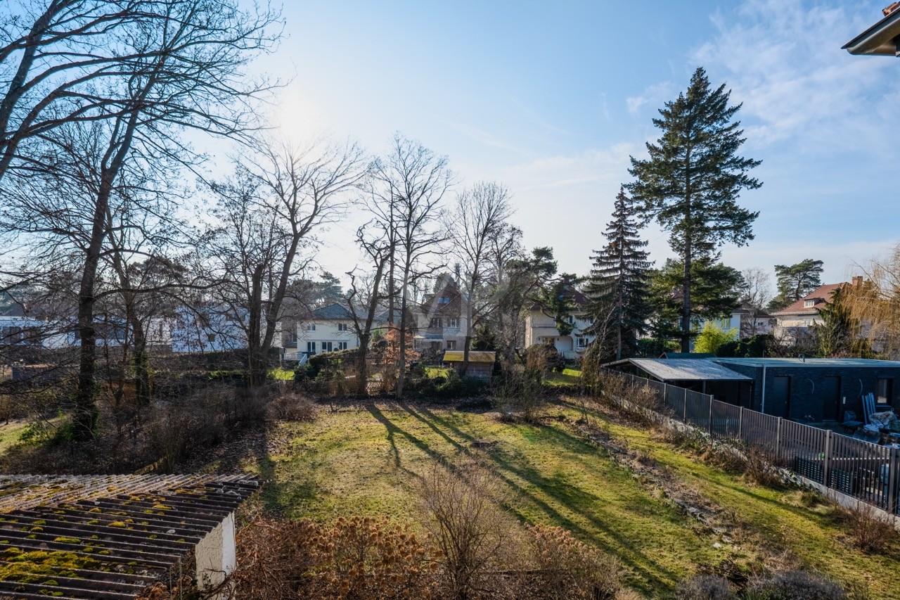 weitläufiger Garten für Genießer