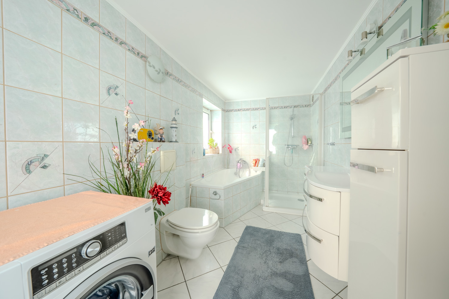 Bad mit Badewanne
