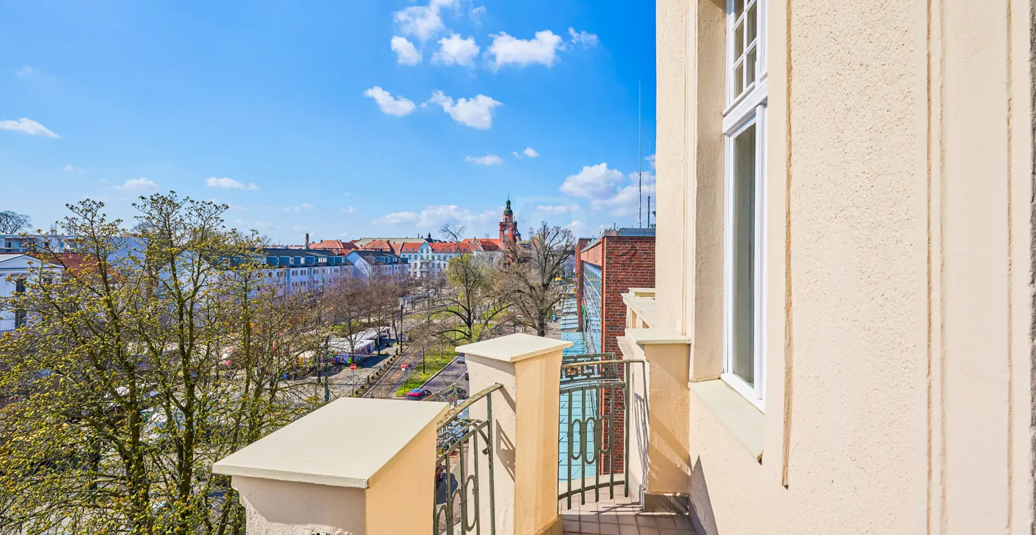 Blick vom Balkon 2 auf Rathaus