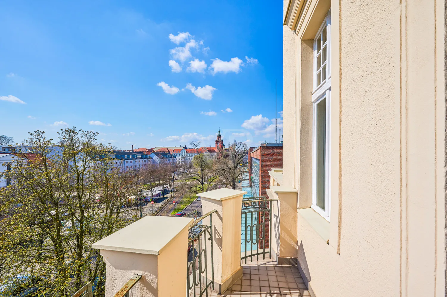 Blick vom Balkon 2 auf Rathaus