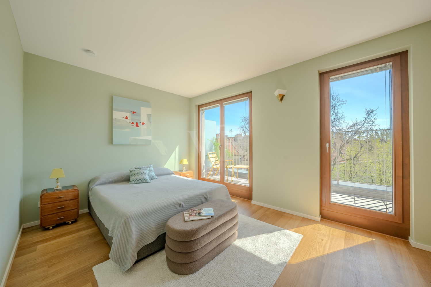 Schlafzimmer mit Zugang zum Balkon