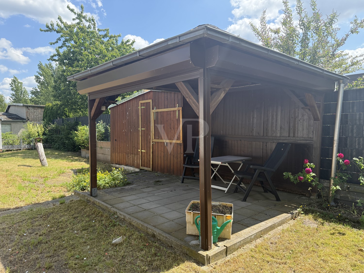 kleine Veranda im Garten
