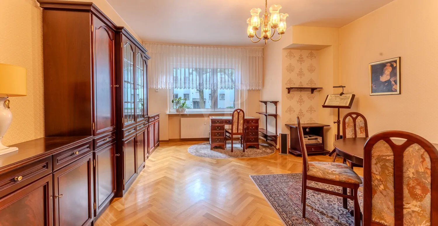 lichtdurchfluteter Wohn-Essbereich