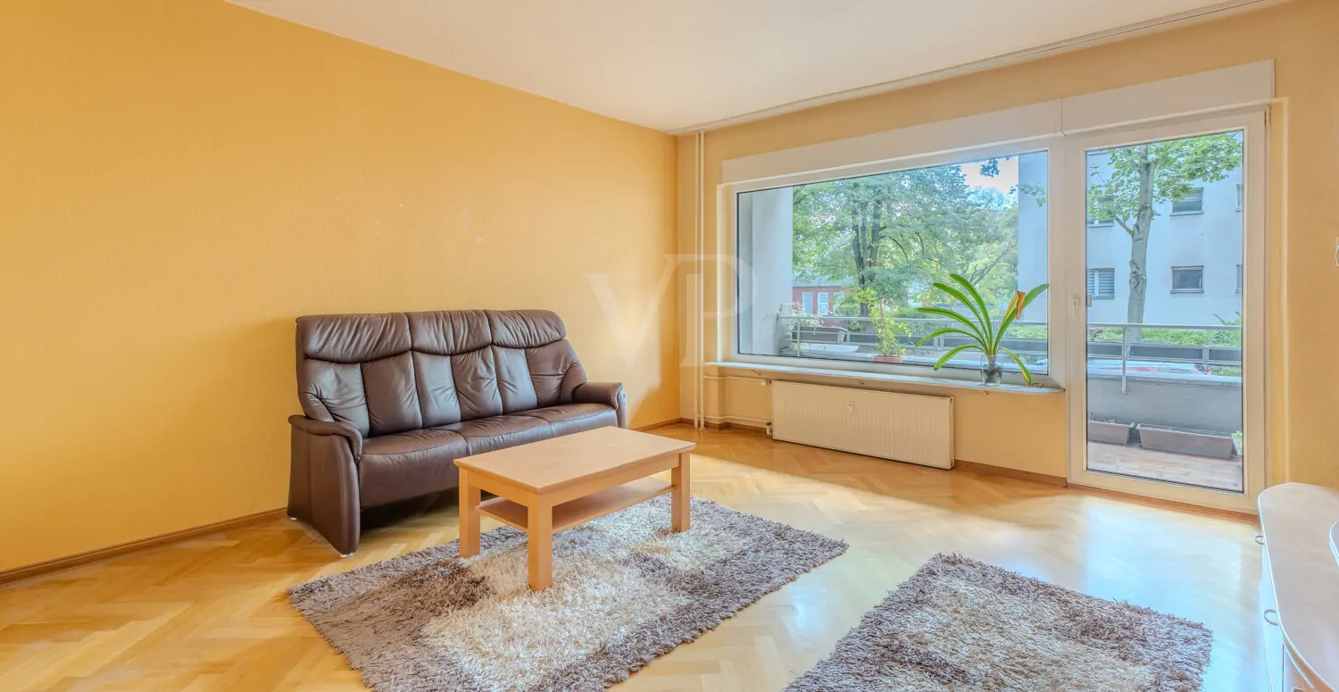 Wohnzimmer mit Panoramafenster