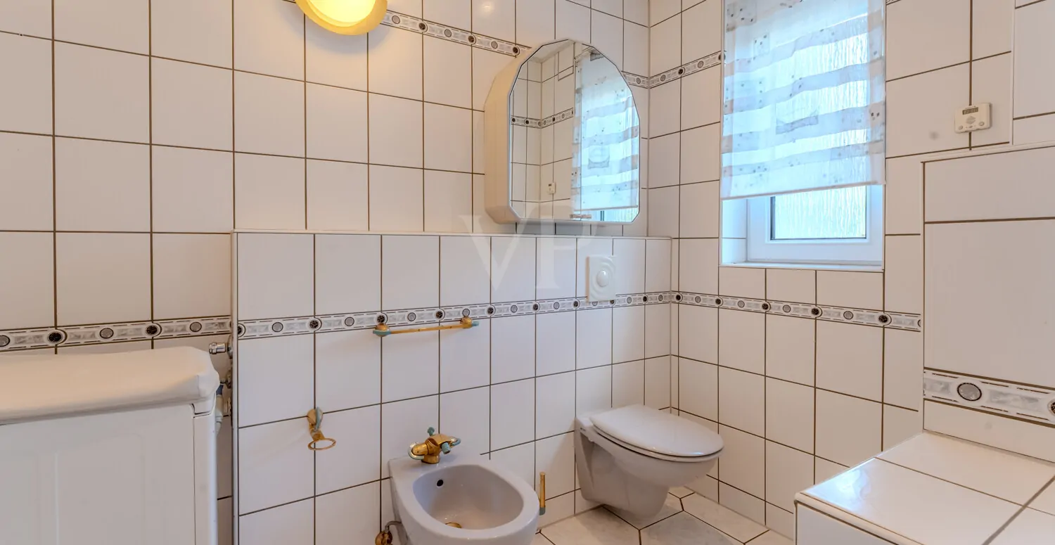 edles Dusch- Wannenbad