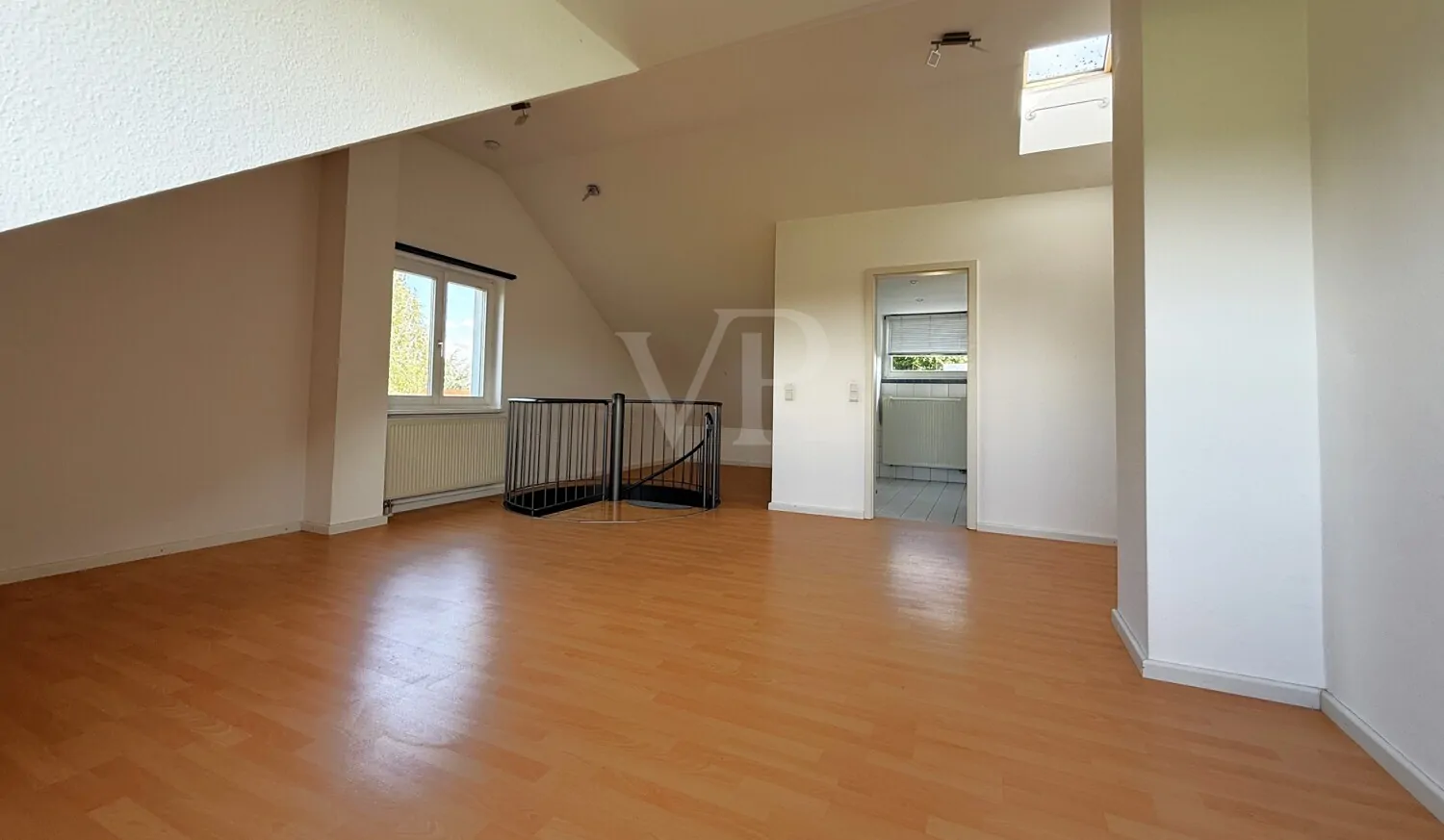 lichtdurchflutetes Schlafzimmer