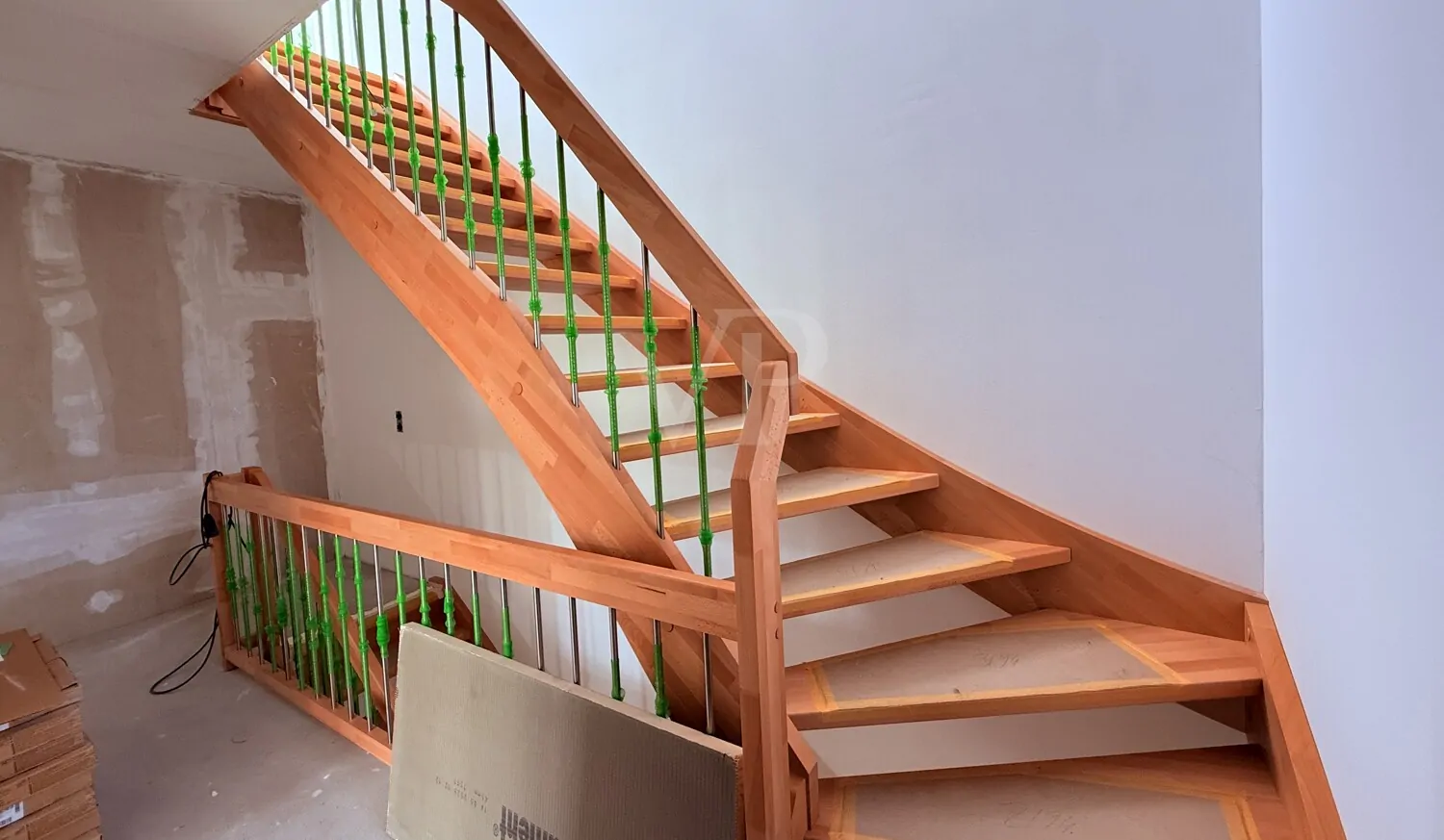 Holztreppe ins 1. Obergeschoss