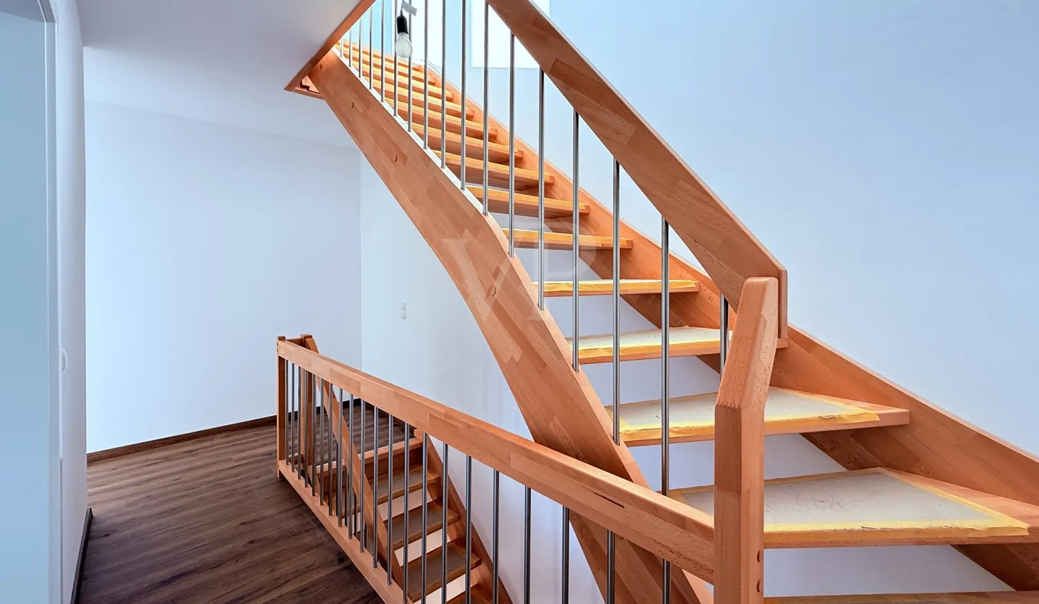 Flur /Treppe in das Dachgeschoss